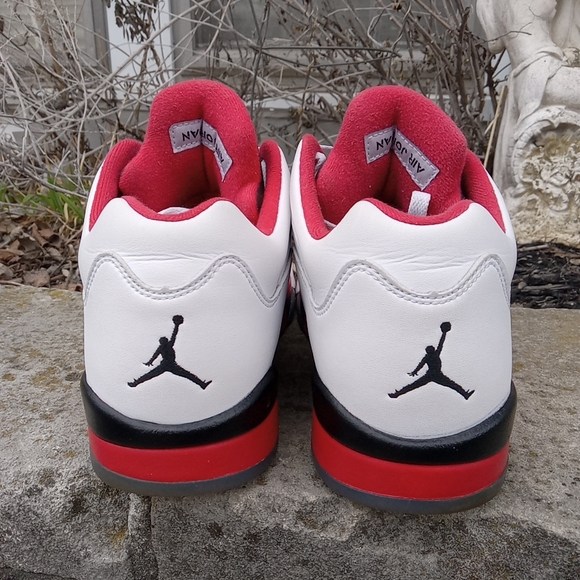 Nike Men’s White Black Red Athletic Sneakers - Picture 4 of 10